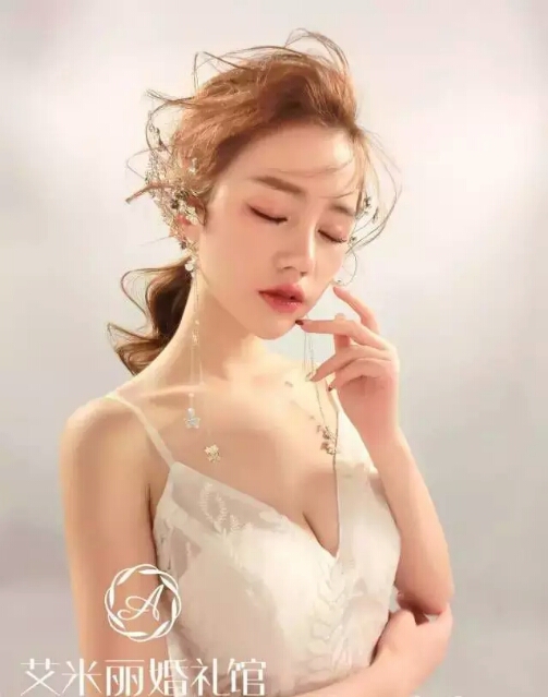 花漾森系+灵动韩系，减龄风格新娘造型就应该是这样！ 