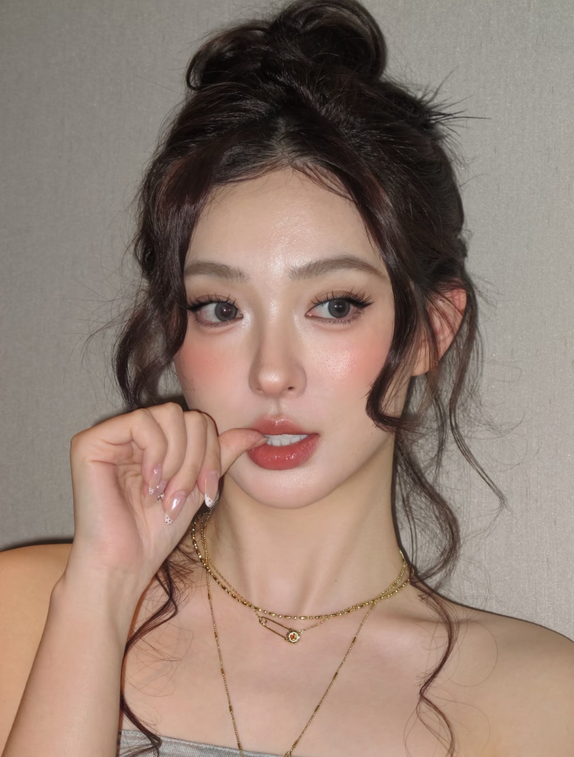 2026 韩系微醺亚裔纯欲感妆容教程:清透氛围感,拿捏流行审美