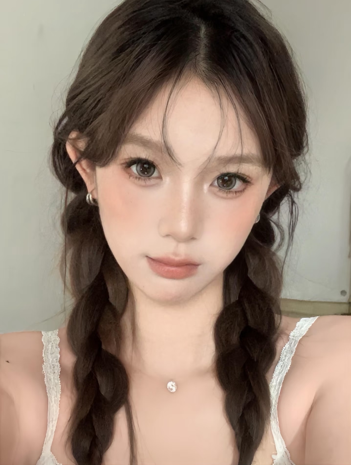 2026年热门妆容推荐:圆脸/方脸精准适配,化妆不踩雷