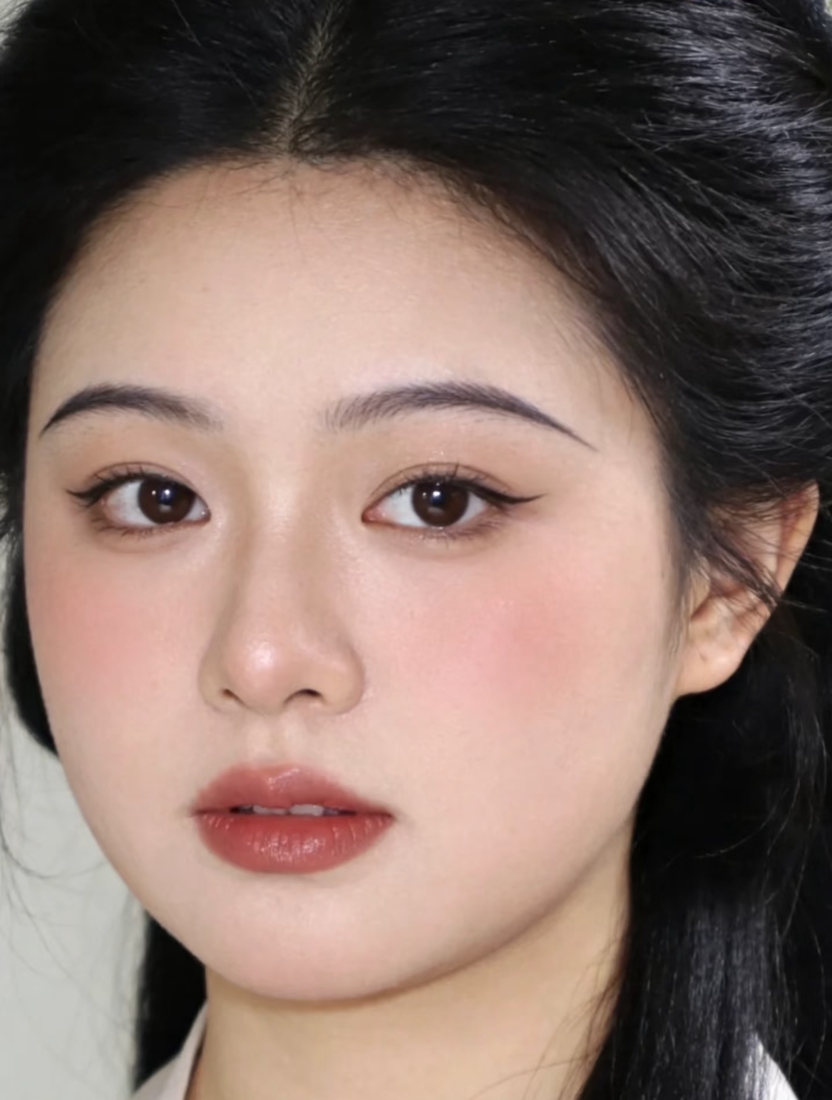 2026年热门妆容推荐:圆脸/方脸精准适配,化妆不踩雷